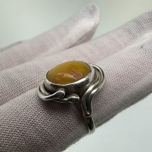 925 Sterling Silver Butterscotch Amber Ring size 6.5- Great Condition - Picture 2 of 9